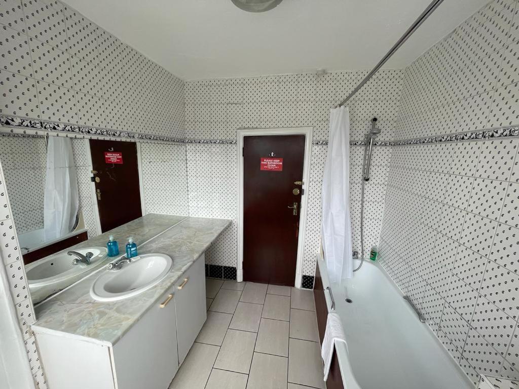St Nicholas Hotel هارو المظهر الخارجي الصورة